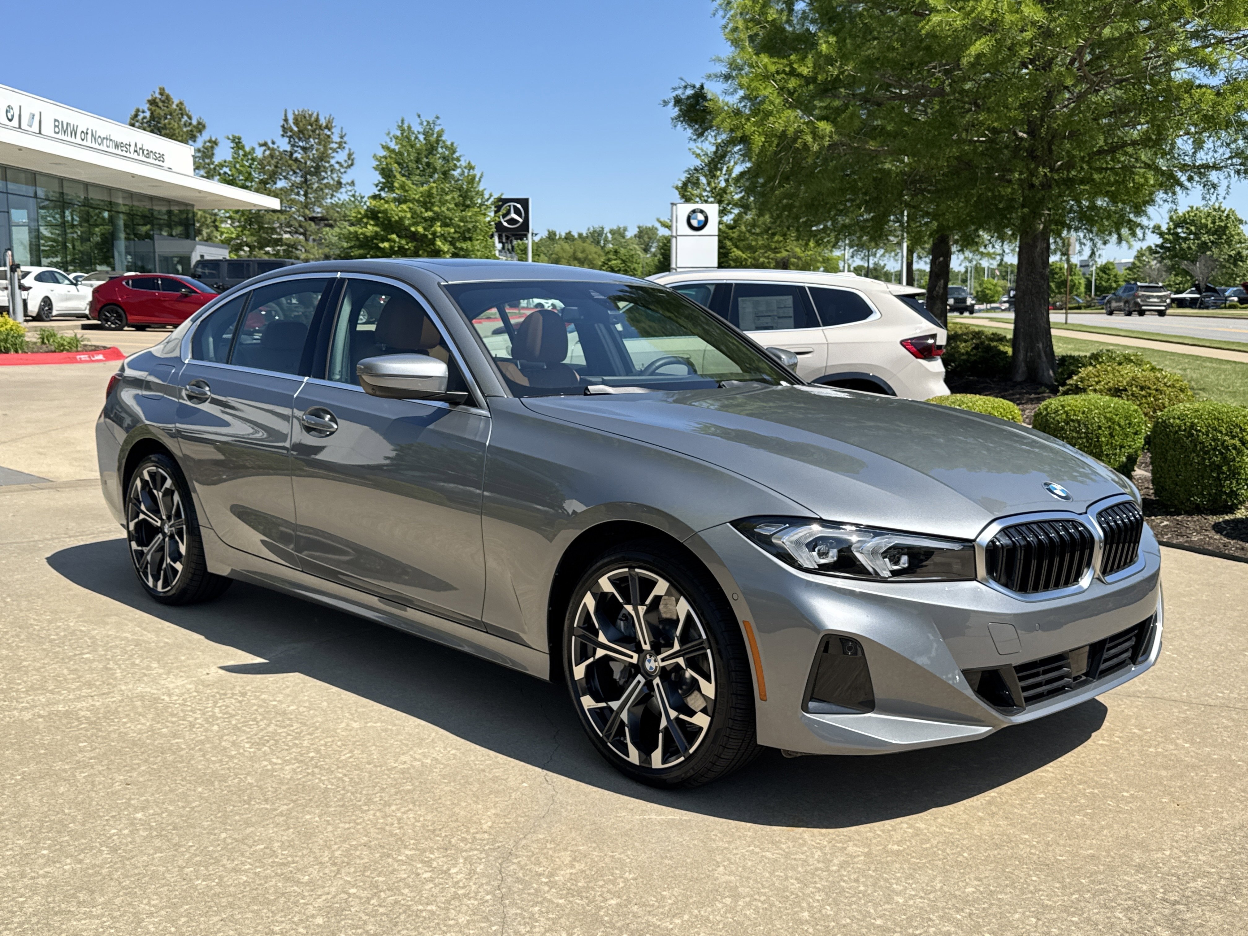 2025 BMW 3 Series 330i - Photo 6