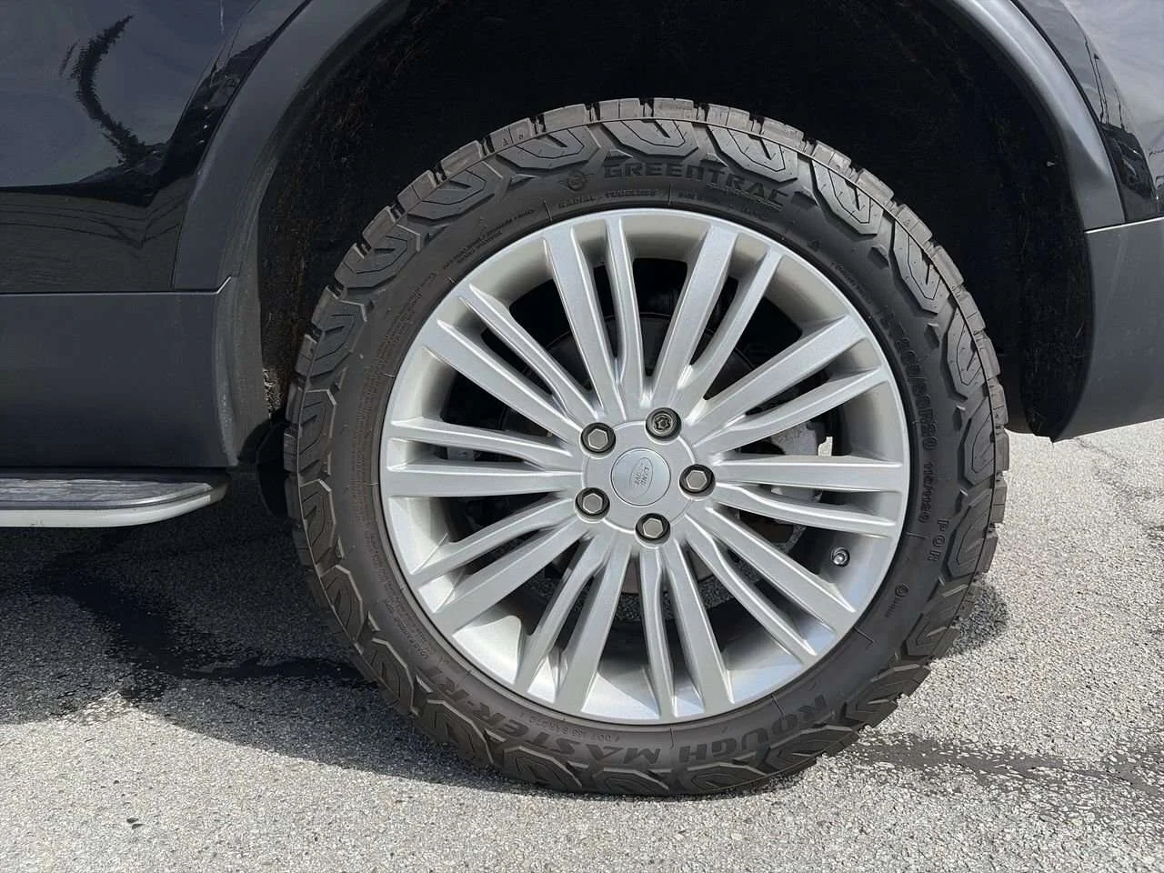 Used 2019  Land Rover HSE Luxury Dilawri Certified   Built for Adventure image 18