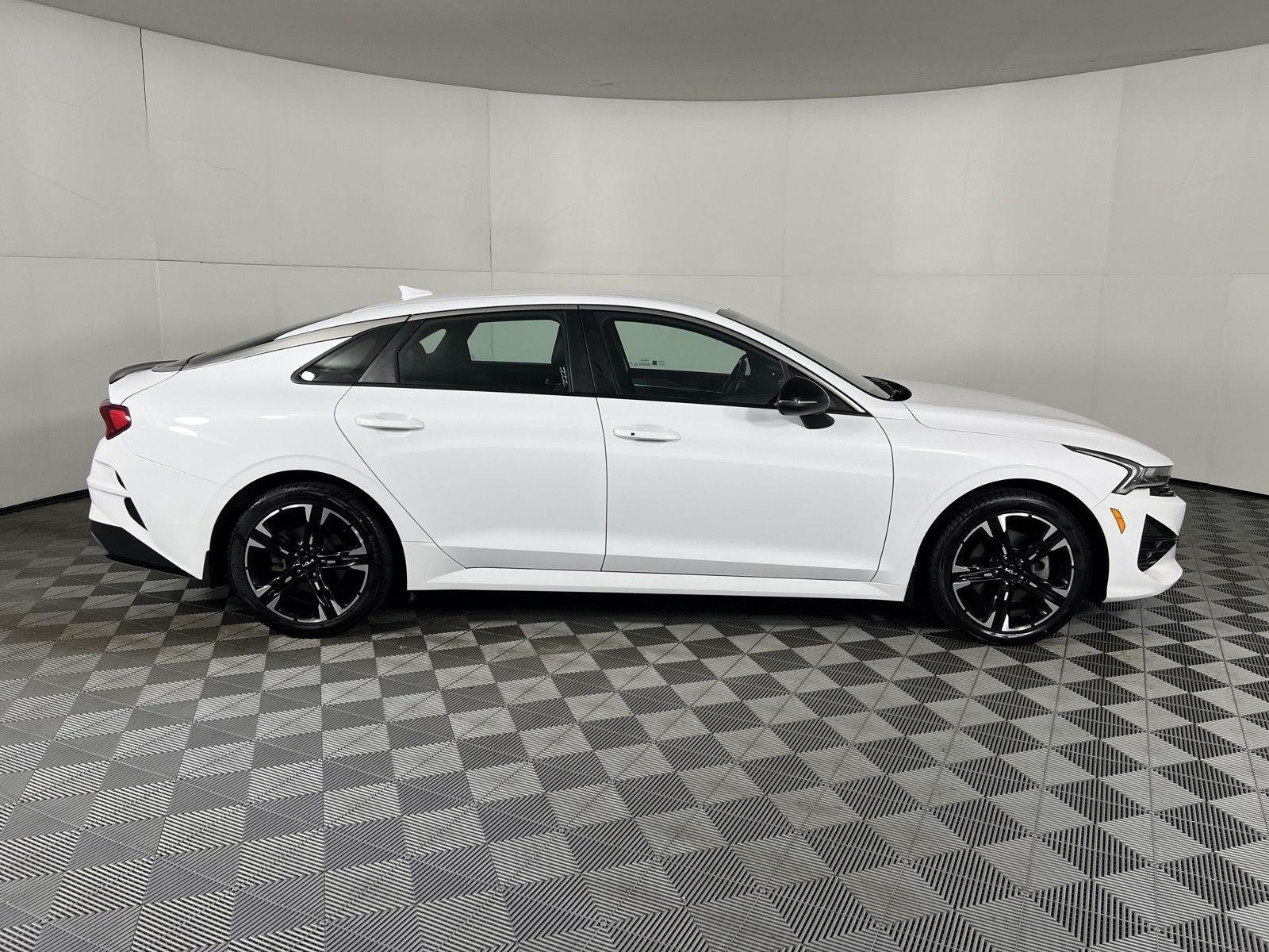 Used 2024 Glacial White Pearl Kia GT-Line image 24