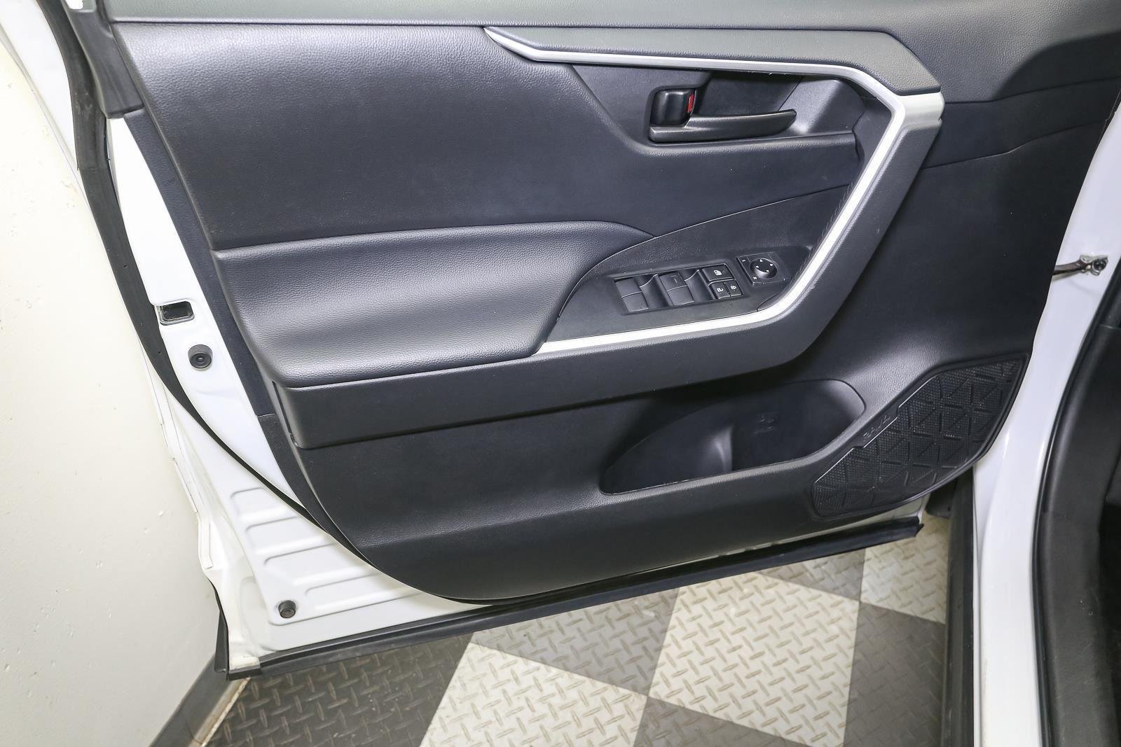 Used 2023 Ice Cap Toyota LE image 39