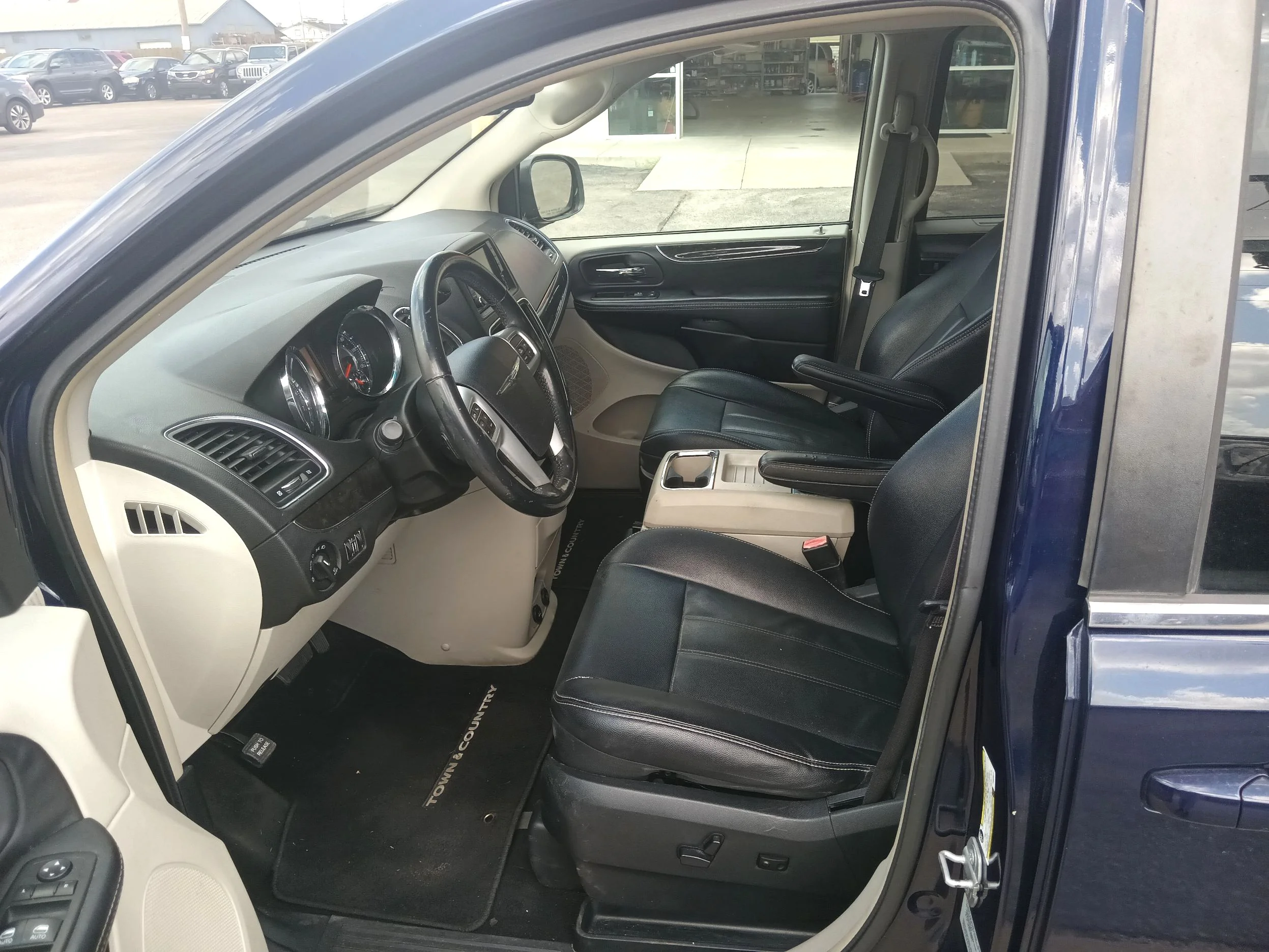 Used 2015 Blue Chrysler Touring image 9
