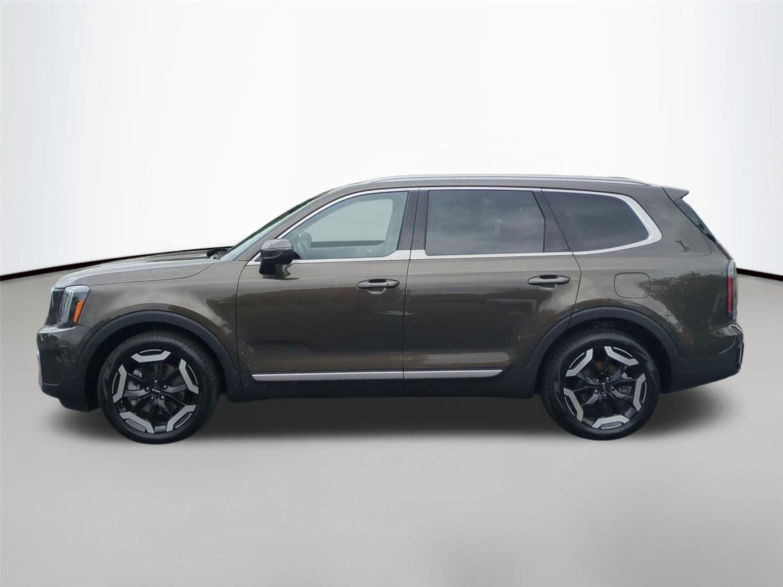 Used 2025 Dark Moss Kia EX image 4
