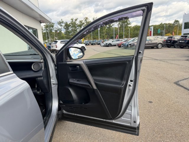 Used 2018 Silver Toyota LE image 31
