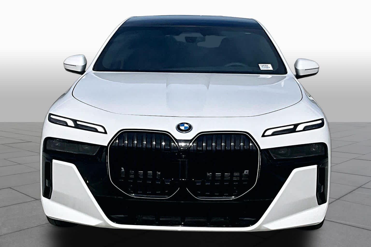 Used 2026 Alpine White BMW 750e xDrive image 3