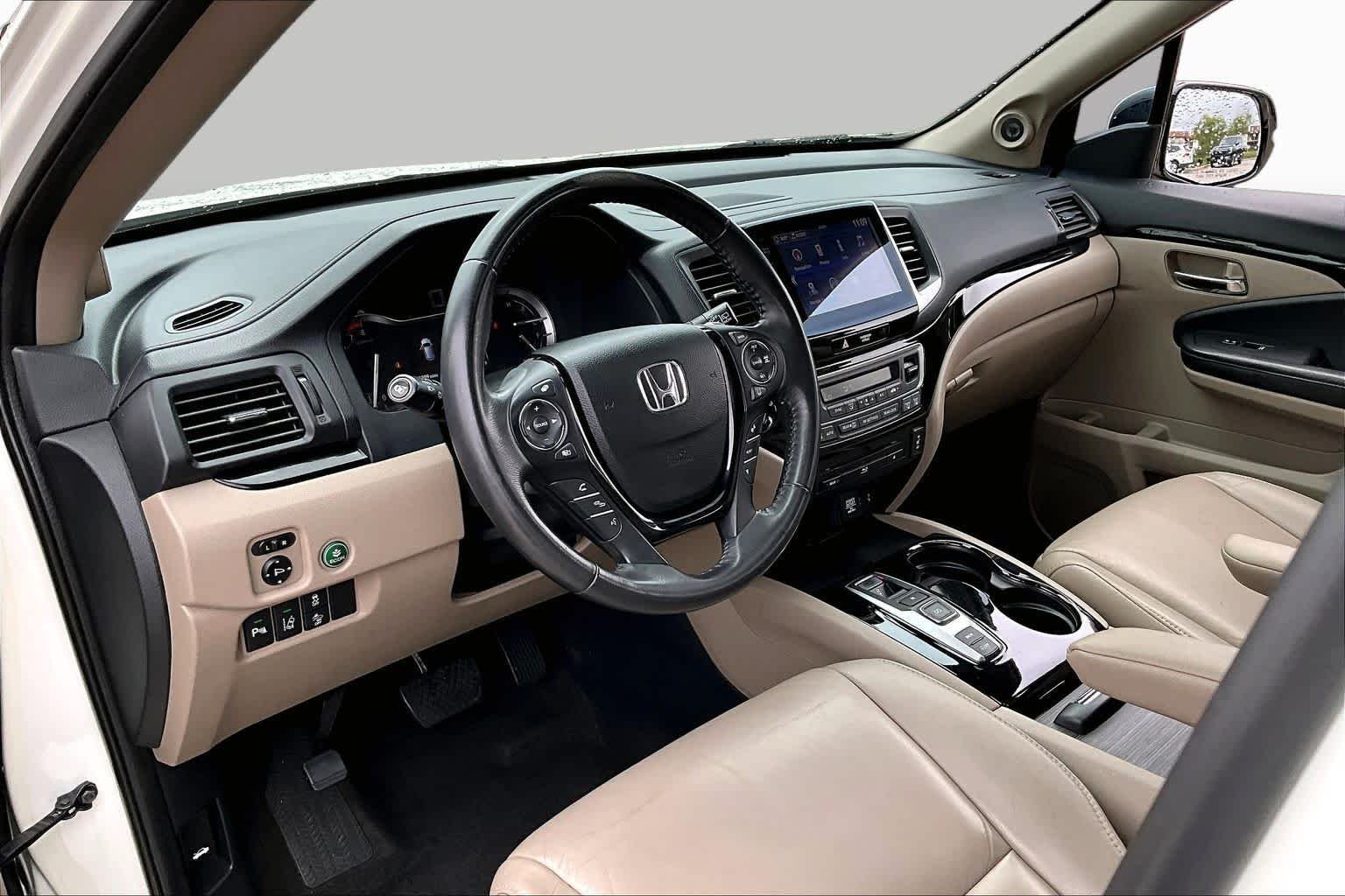 Used 2016 White Diamond Pearl Honda Touring image 18