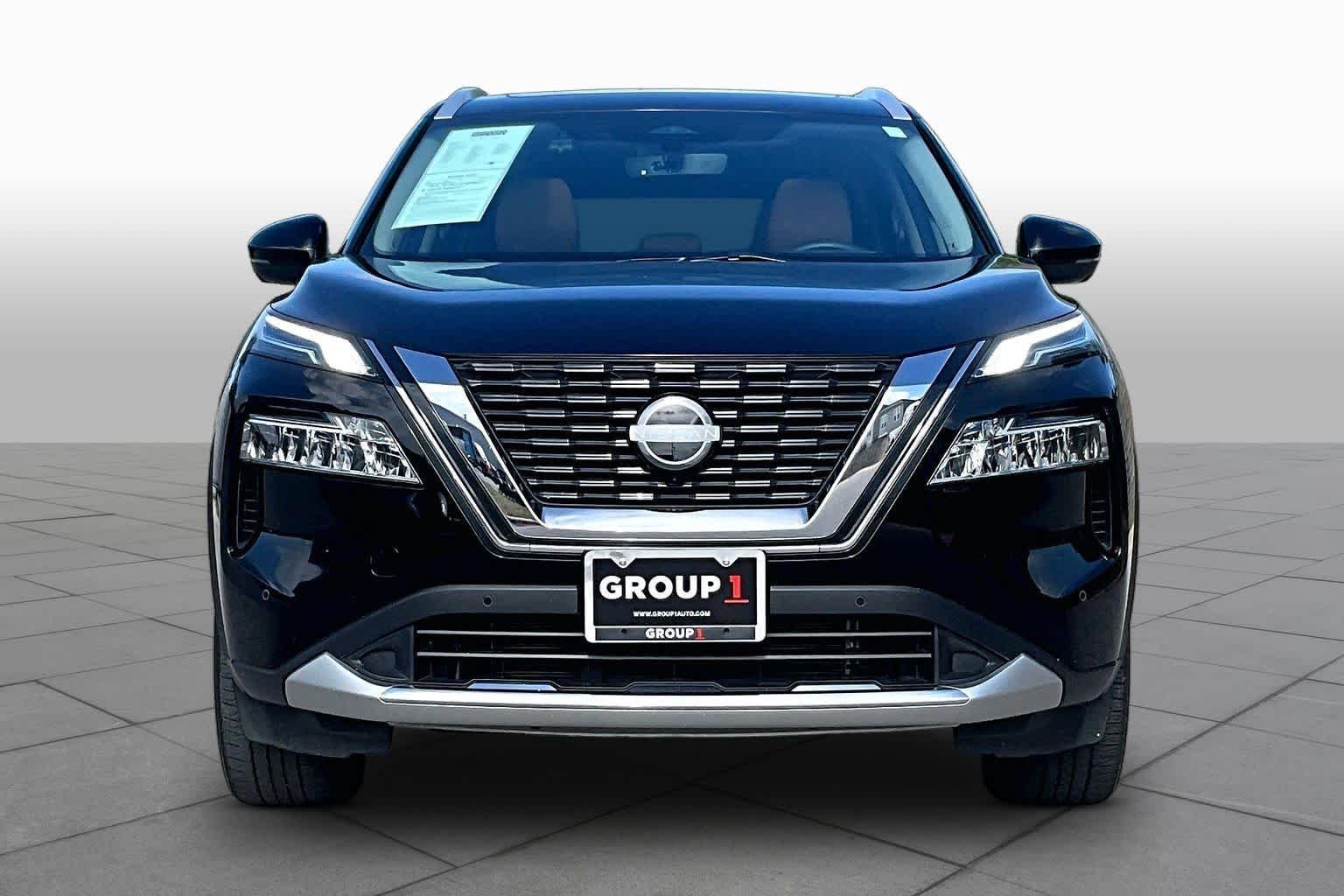 Used 2023 Super Black Nissan Platinum image 4