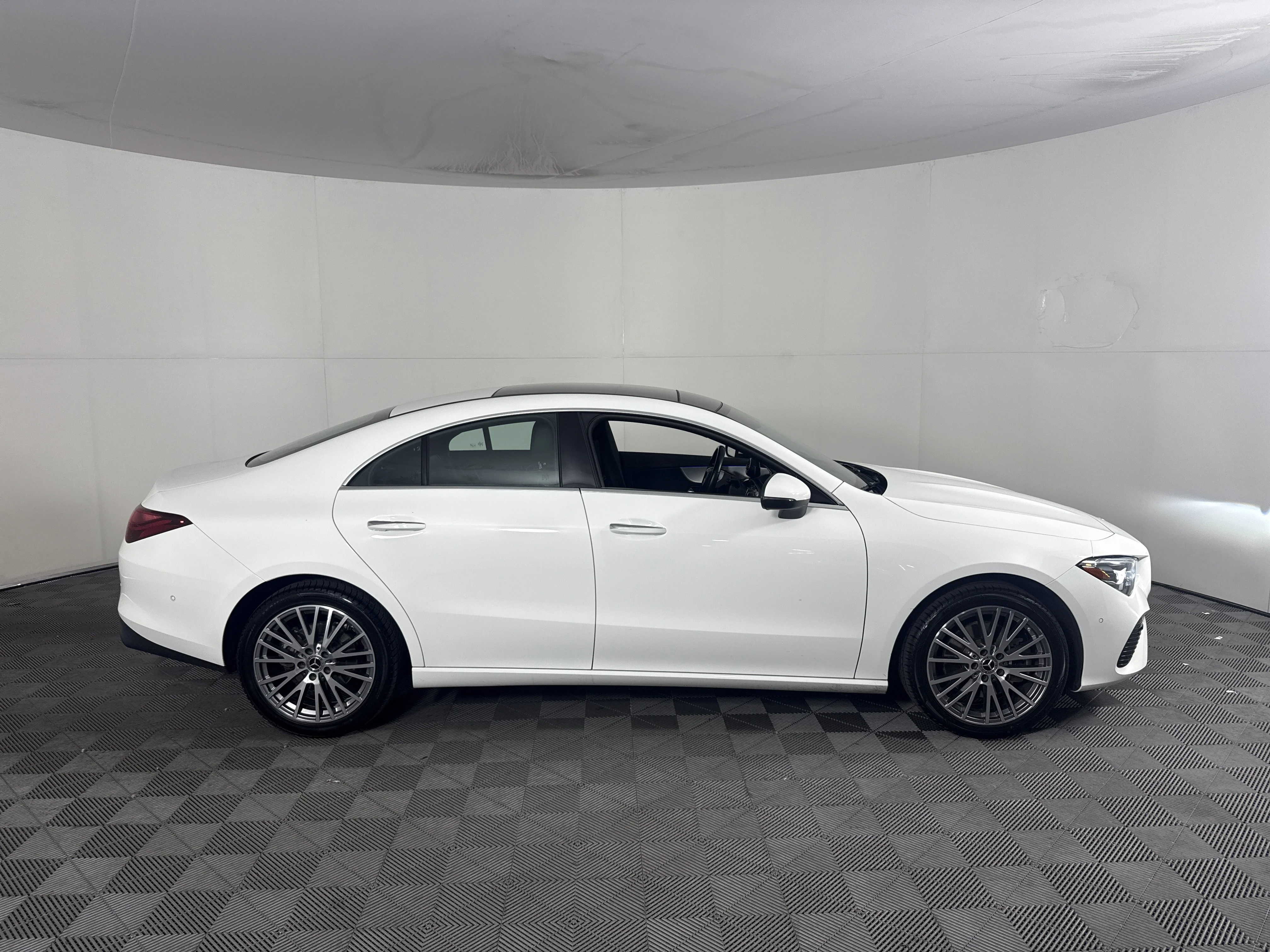 Used 2025 White Mercedes-Benz  image 3