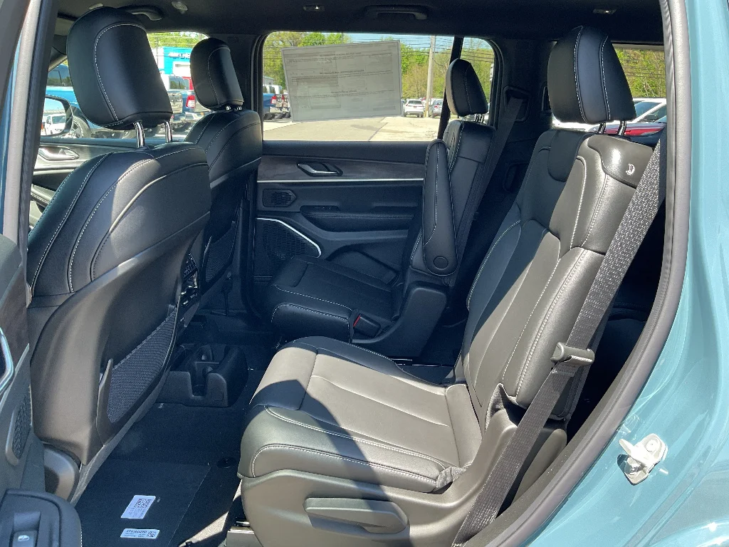 New 2026 Steel Blue Exterior Paint Jeep Limited image 9