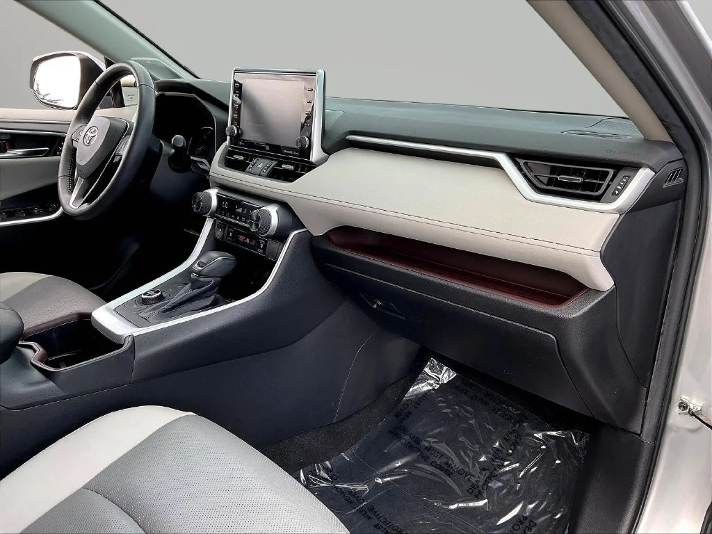 Used 2022 Silver Sky Metallic Toyota Limited image 33