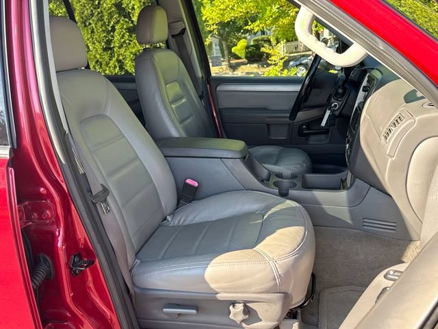 Used 2004 Red Fire Clearcoat Metallic Ford XLT image 23