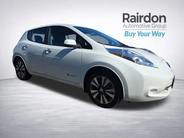 2016 Nissan Leaf SV's photo