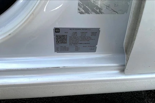 Used 2024 White GMC Denali Ultimate image 5