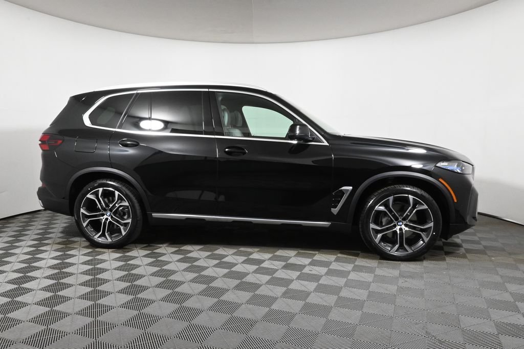 Used 2026 Black BMW xDrive40i image 8