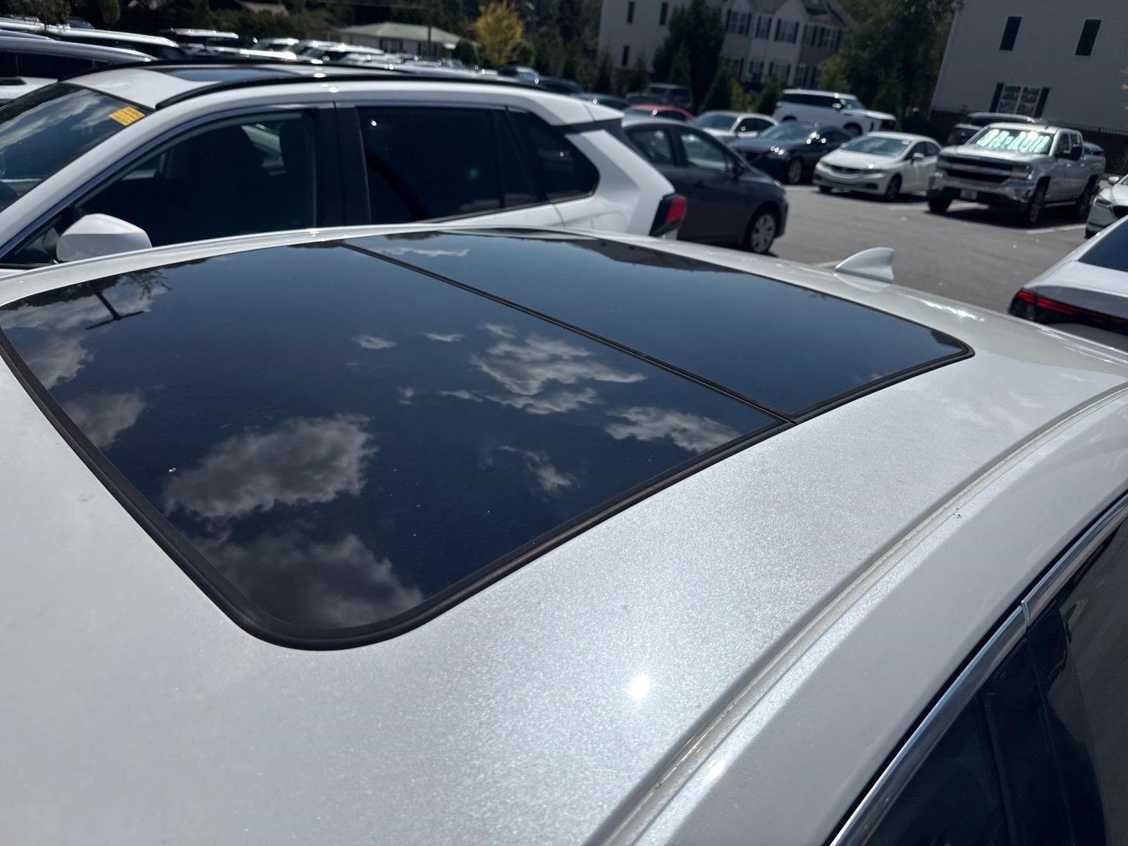 Used 2019 Crystal White Tricoat Cadillac Luxury image 4
