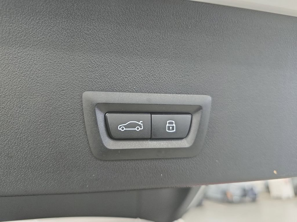 Used 2026 Mineral White Metallic BMW 30 xDrive image 25