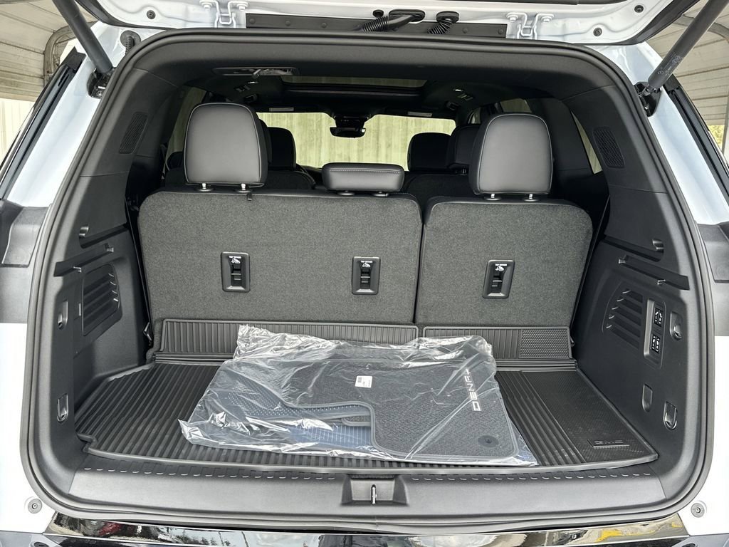 2026 GMC Acadia Denali - Photo 33
