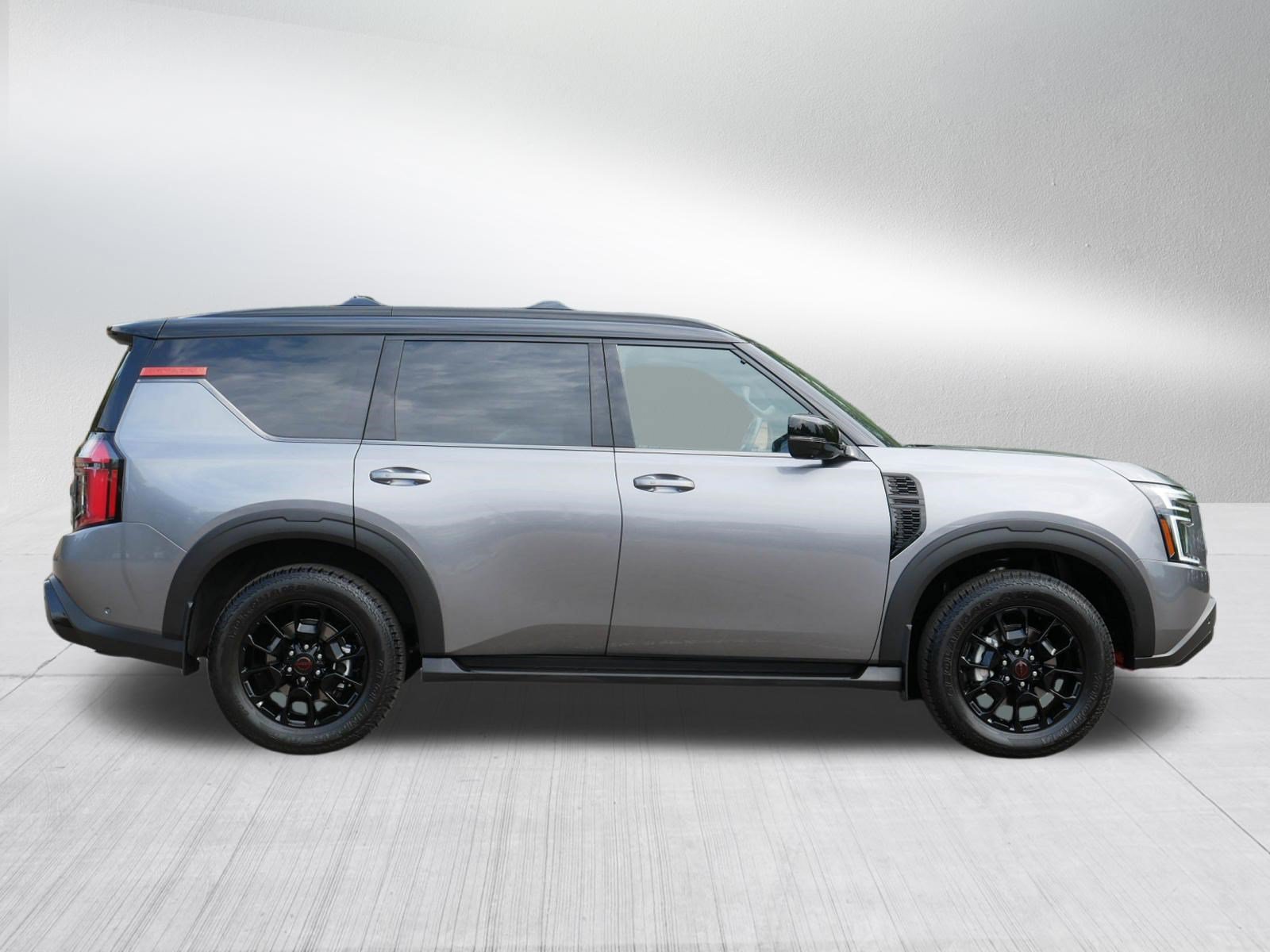 Used 2025 Gun Metallic/Super Black Nissan PRO-4X image 8