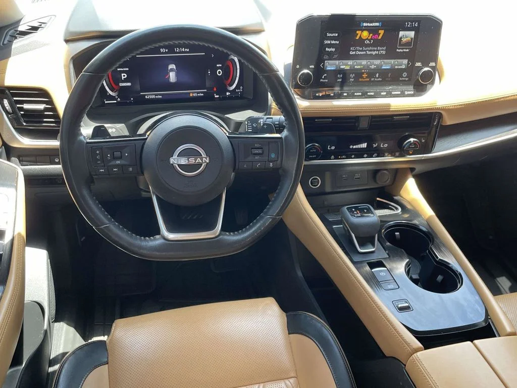 Used 2023 Red Nissan Platinum image 9