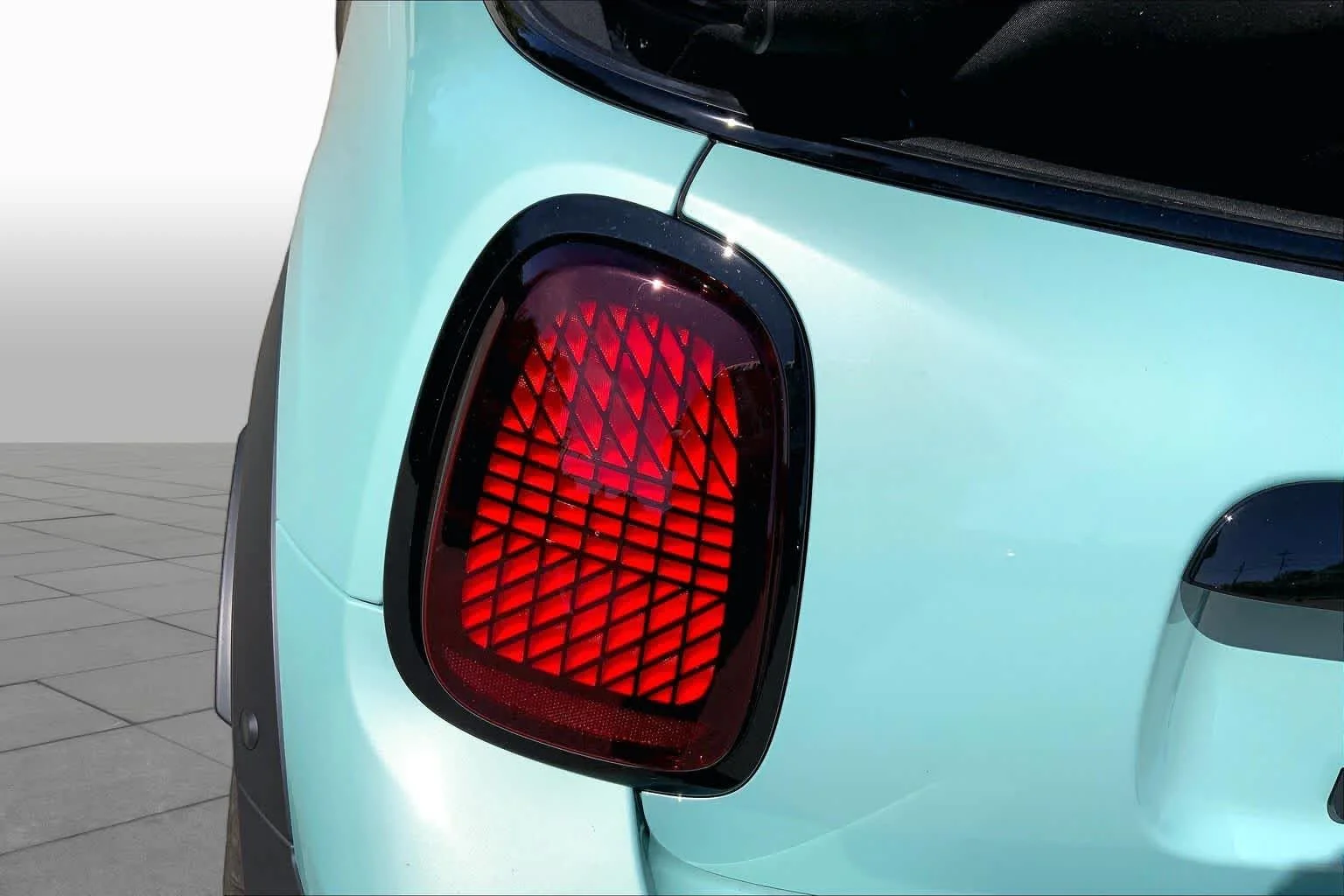 New 2027 Ocean Wave Green Metallic MINI Iconic image 14