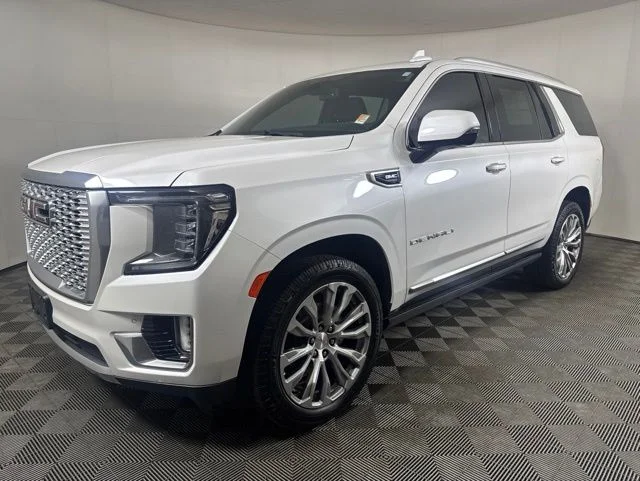 Used 2022 White Frost Tricoat GMC Denali image 8