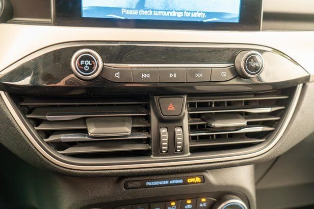 Used 2020 Blue Metallic Ford SE image 26