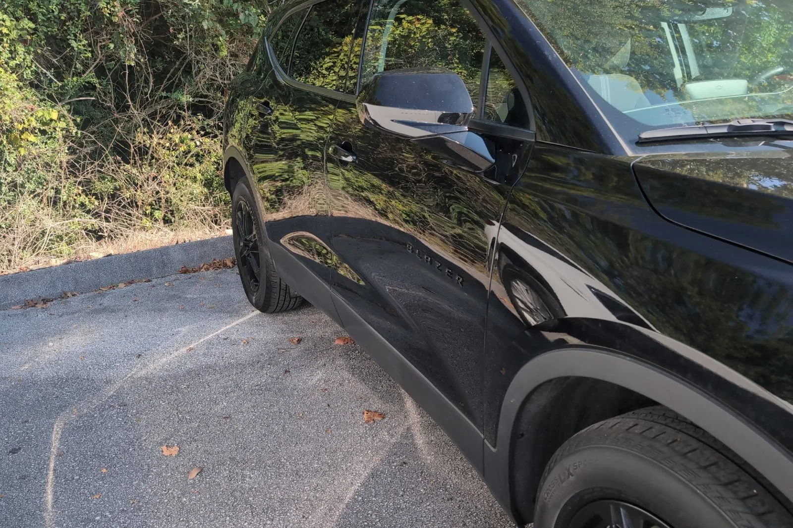 Used 2023 BLACK Chevrolet LT image 3