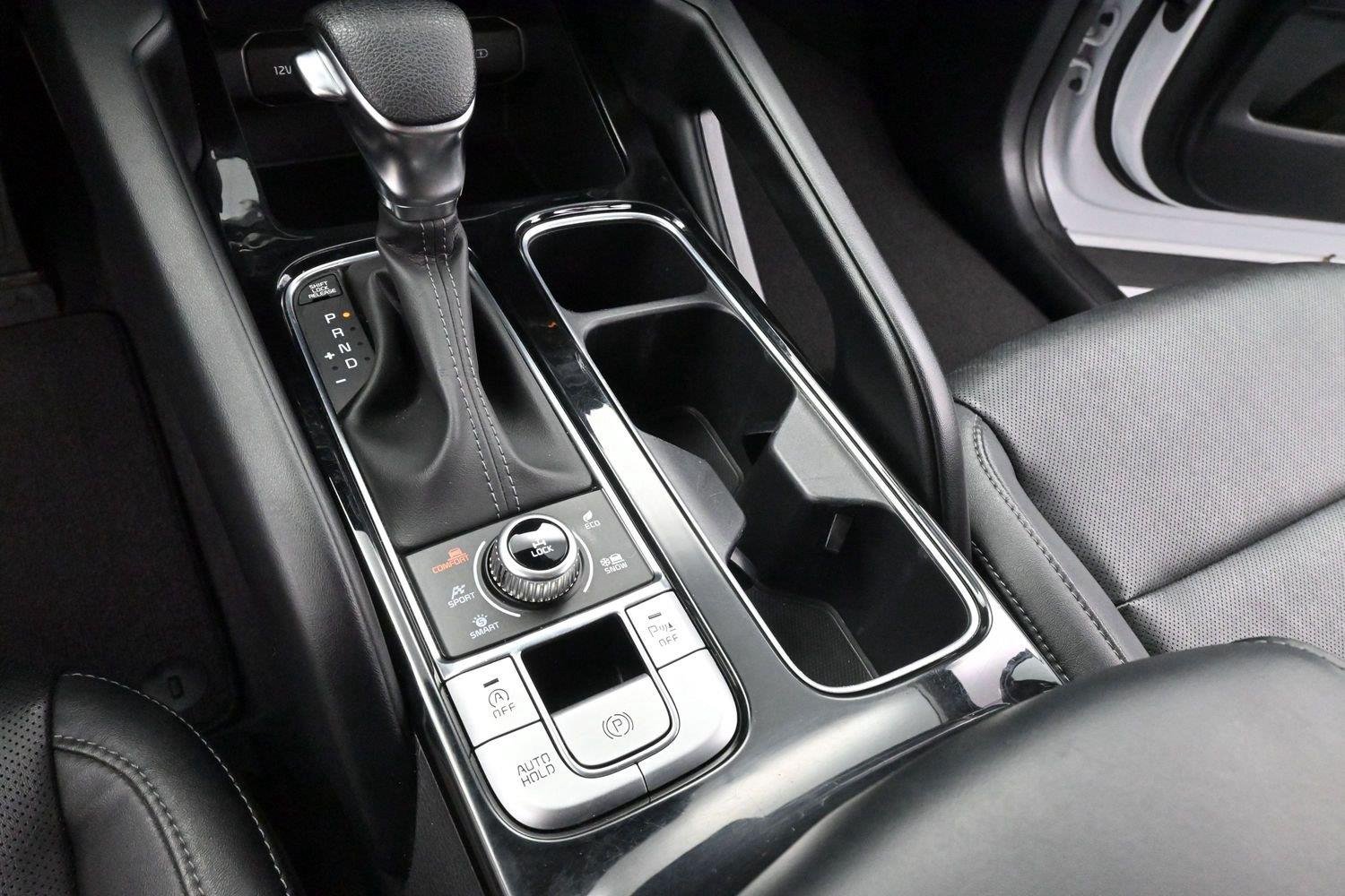 Used 2022 Glacial White Pearl Kia LX image 16