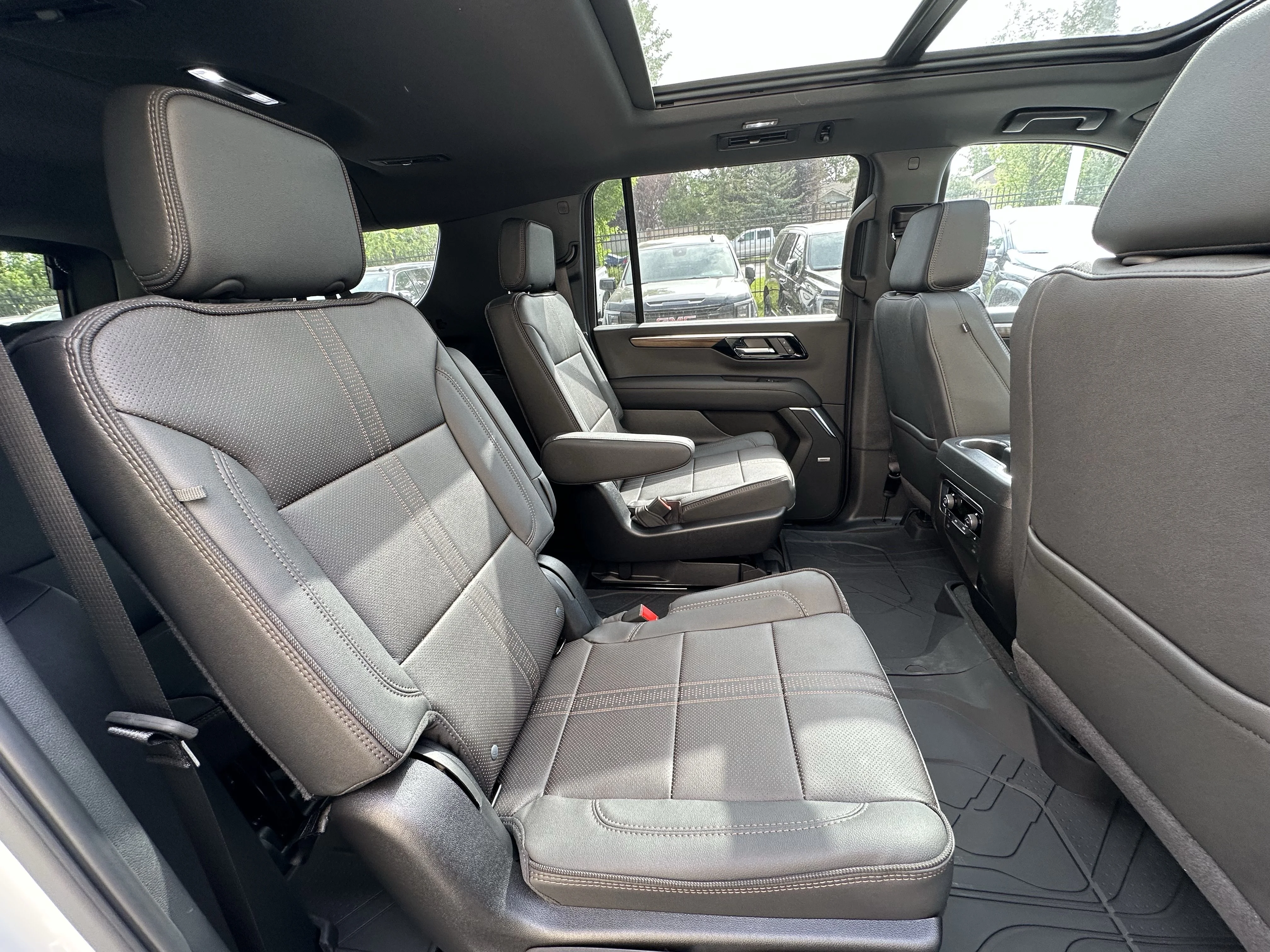 New 2026 Polar White Tricoat Chevrolet High Country image 22