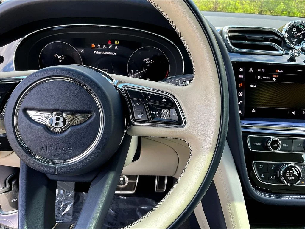 Used 2021  Bentley V8 image 12
