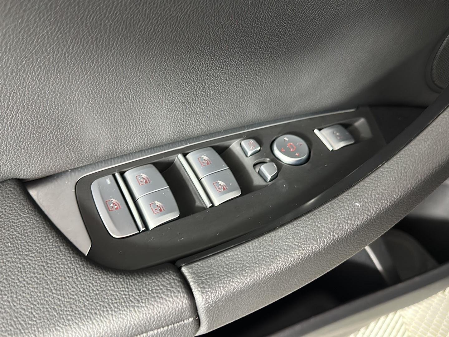 Used 2024 Black Sapphire Metallic BMW xDrive30i image 8