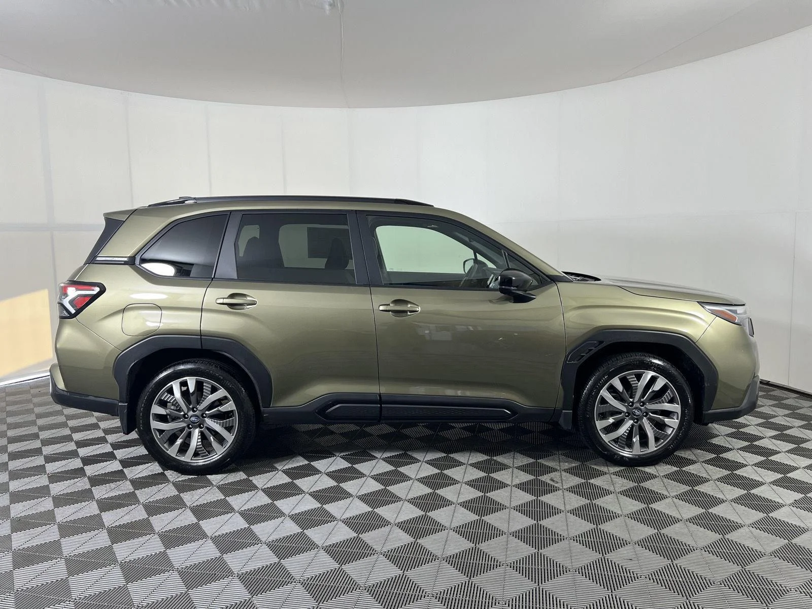 Used 2025 Autumn Green Metallic Subaru Touring image 2