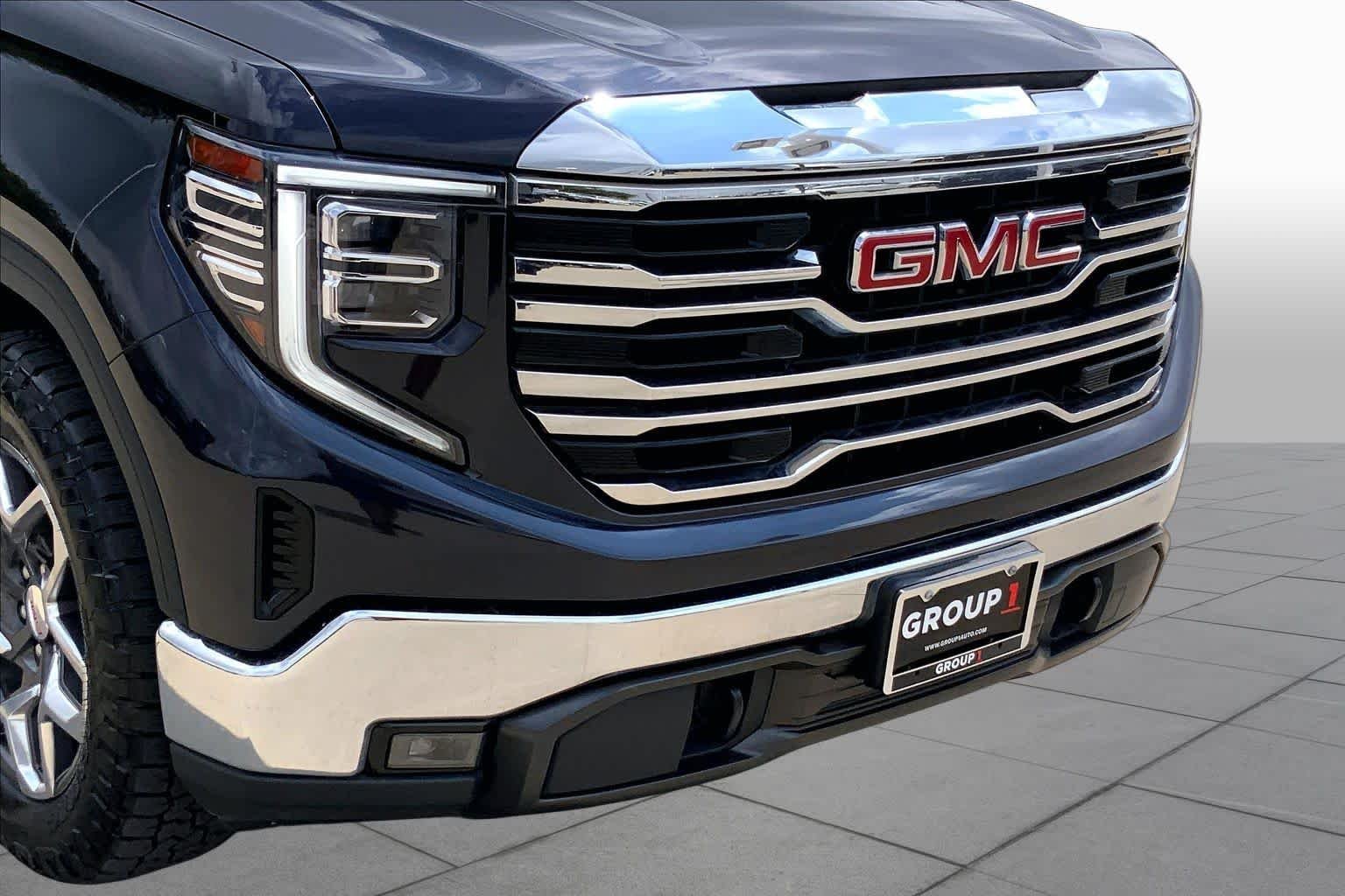Used 2023 Titanium Rush Metallic GMC SLT image 29