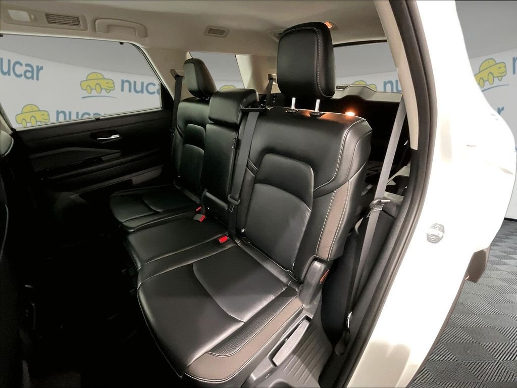 Used 2024 Pearl White Tricoat Nissan SL image 15
