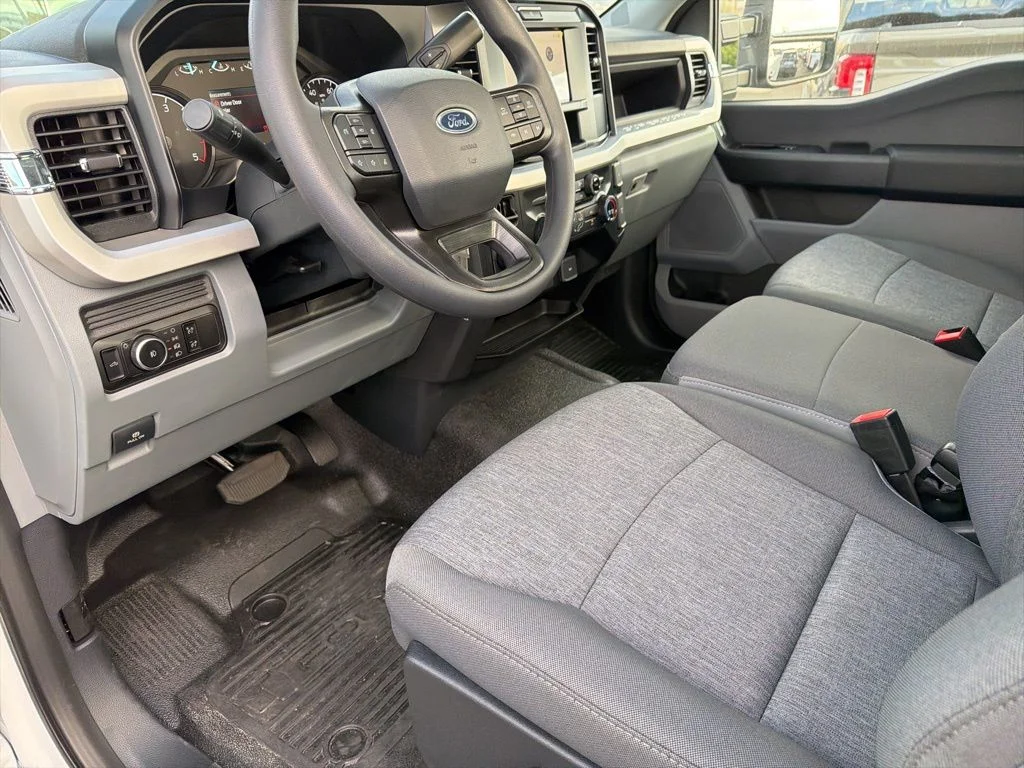 New 2025 Oxford White Ford F-250® XL image 11