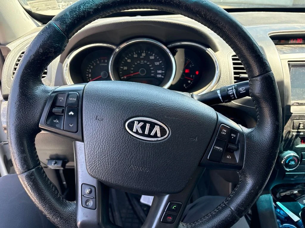 Used 2011 White Kia EX image 3