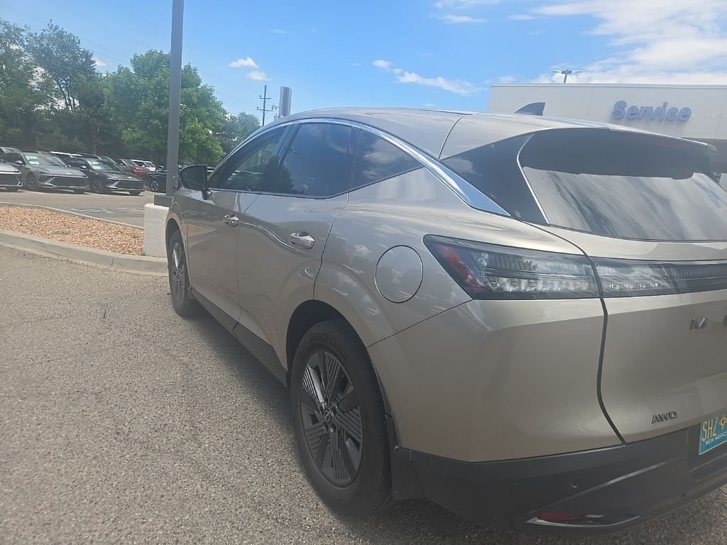 Used 2026 Gold Nissan SL image 4