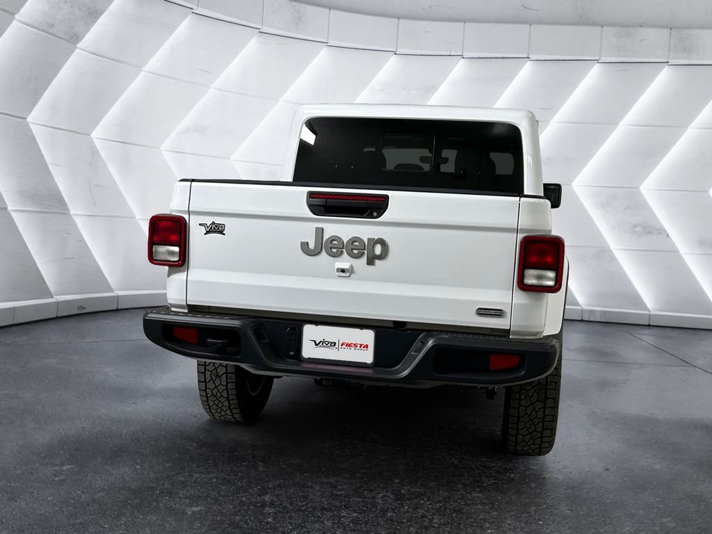 Used 2023 White/off-white Jeep Overland image 5