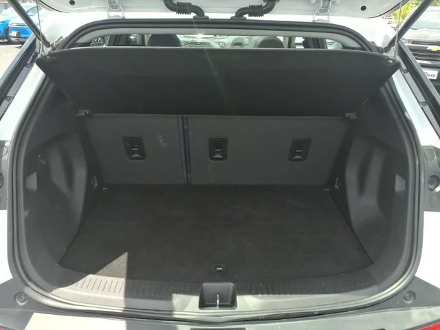 Used 2022 SUMMIT WHITE Chevrolet Premier image 21