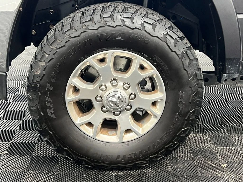 Used 2022 Granite Crystal Metallic Clearcoat Ram Laramie image 10