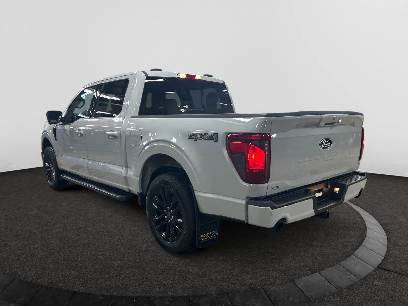 New 2026 Avalanche Ford XLT image 3