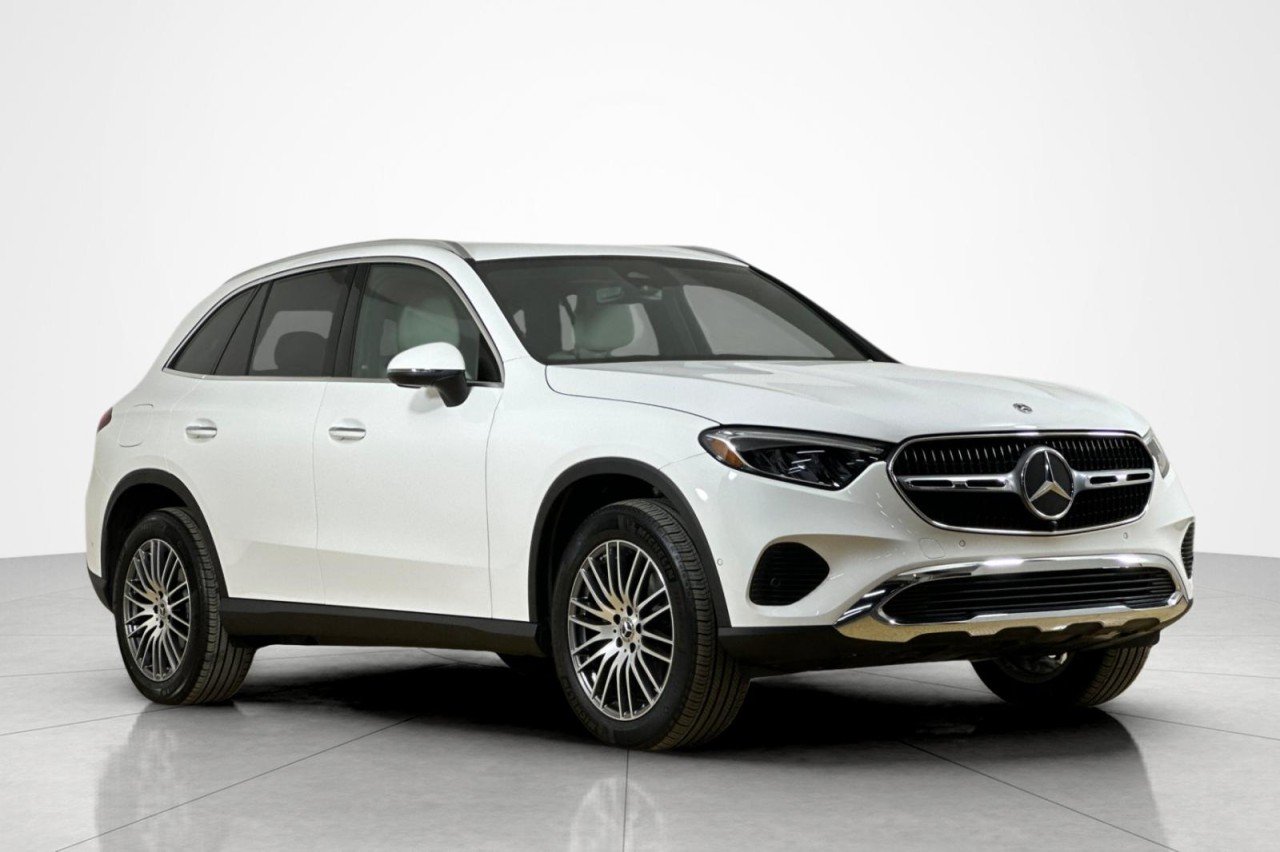 Certified Used 2025 Polar White Mercedes-Benz GLC 300 image 7