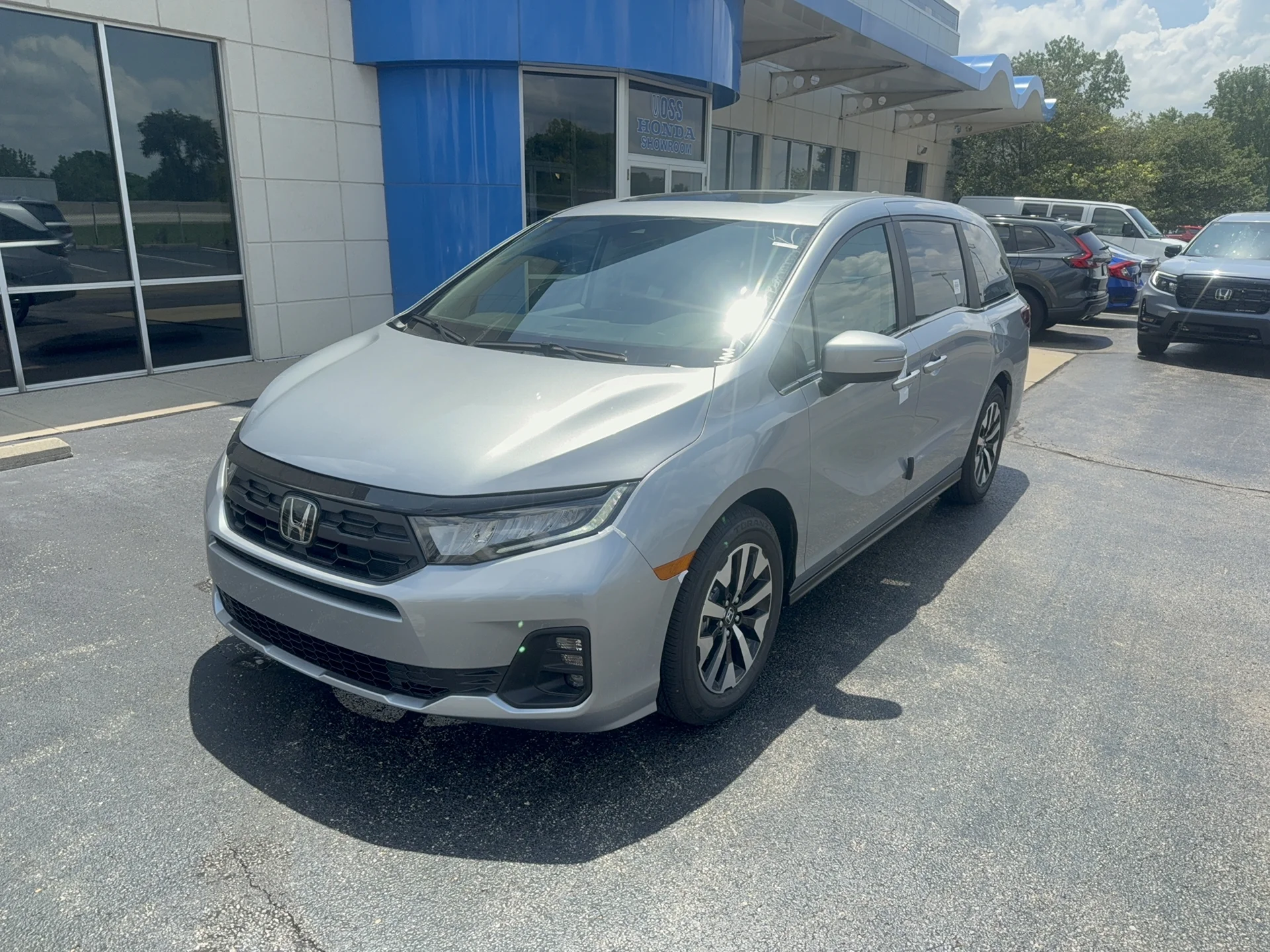New 2026 Solar Silver Metallic Honda EX-L image 1