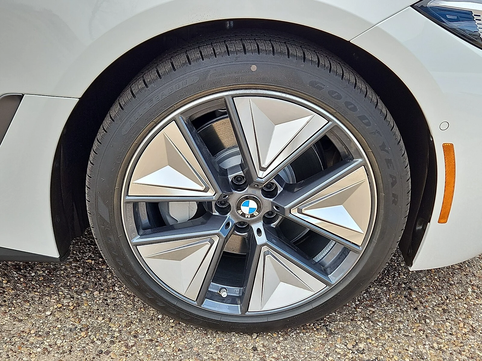 New 2026 Alpine White BMW xDrive40 All-Wheel Drive Gran image 5
