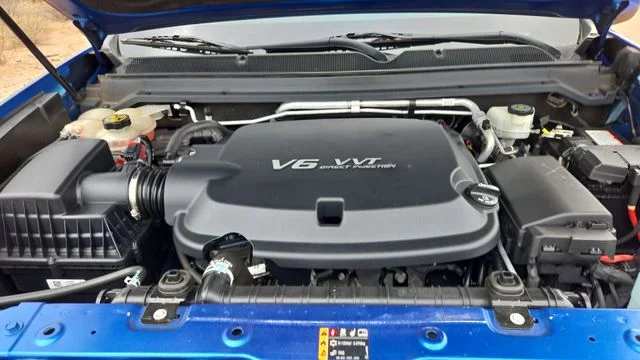 Used 2018 Blue Chevrolet ZR2 image 30