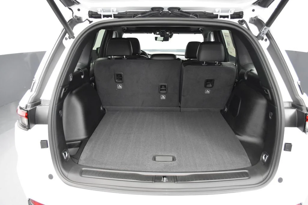 New 2026 Bright White Clearcoat Jeep  image 33