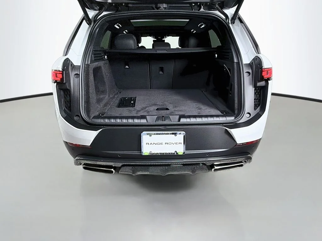New 2026 Fuji White Land Rover SE image 28