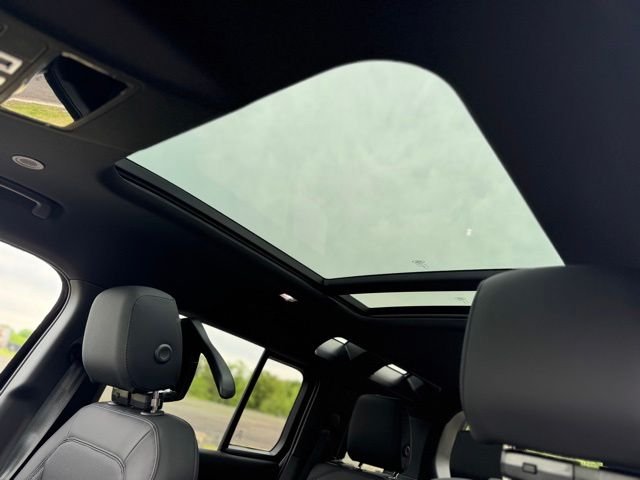 New 2026 Santorini Black Land Rover S image 15