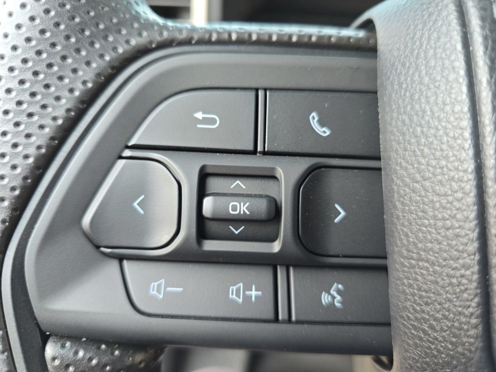 2025 Toyota Tacoma SR5 - Photo 18