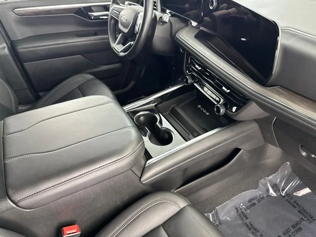 Used 2025 Gray Chevrolet Z71 image 23