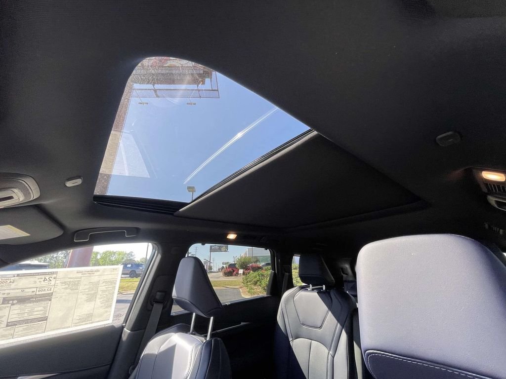 New 2026 2T RAD WHT INFINITI Sport AWD image 15